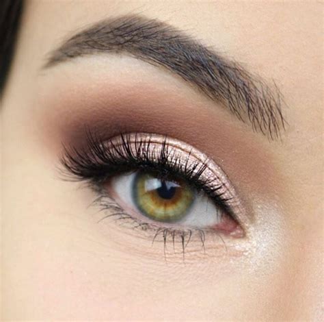 Beautiful Makeup Ideas For Hazel Eyes - Wavy Haircut