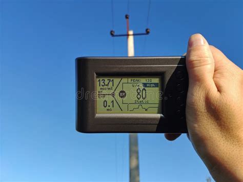 Measuring The Electric Field Strength From A Power Line Measuring