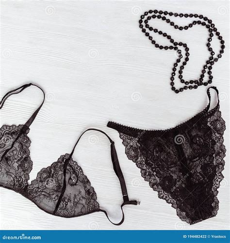 Zwarte Lace Lingerie Met Bovenaanzicht En Zwarte Kralen Op Wit Hout Mooie Ondergoed Voor