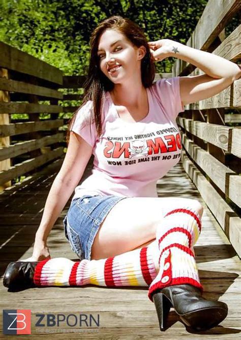 Huge Boobed Femmes Yam Sized Tits Mounds Satisfy Comment ZB Porn