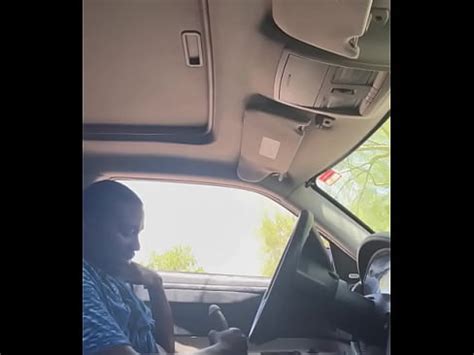 Bbc buste énorme noix dans la voiture XVIDEOS