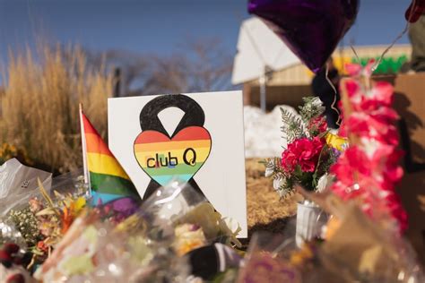 Atirador de boate gay no Colorado é acusado de homicídio e crime de ódio