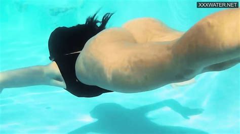 Jacqueline Hope Masturbates Underwater Nude