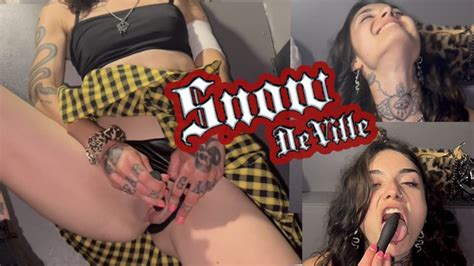 I Play With My Tiny Pussy In The Toilets Of A Bar Xxx Mobile Porno Videos Movies IPornTV Net