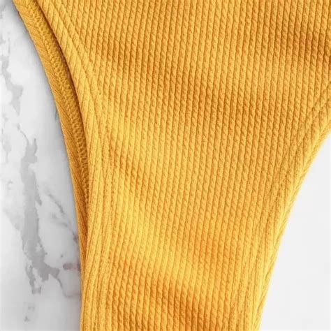 Bikini Amarillo Cruzado Volados Tiras Cola Less Uniteduy En Venta En Villa Biarritz Montevideo