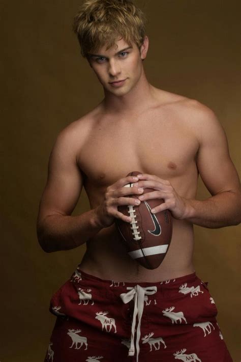 Pin On Wow Guys Blonde Guys Seductive Pose