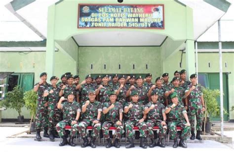 Panglima Divisi Infanteri Kostrad Kunjungi Satgas Yonif Raider