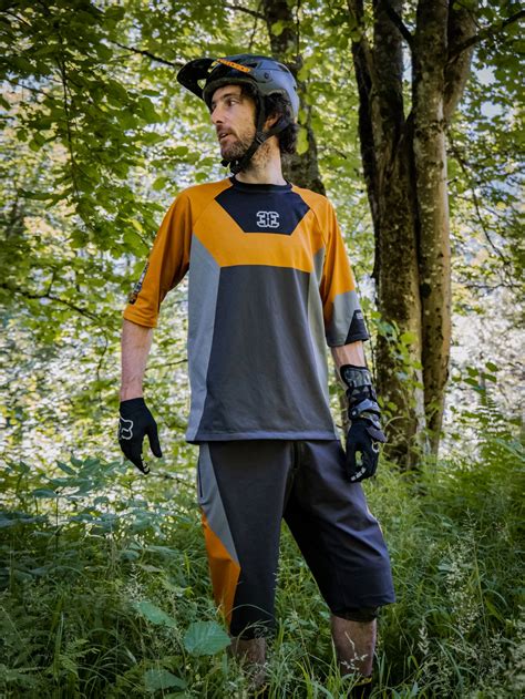 mountain bike shorts reviews clothing  mountain bike magazine imb