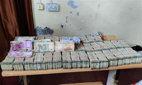 Hyderabad Police Bust Rs Cr Hawala Racket Arrest