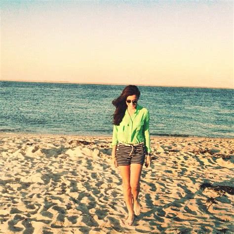 Hot Sexy Sarah Patrick Vickers Bikini Pics