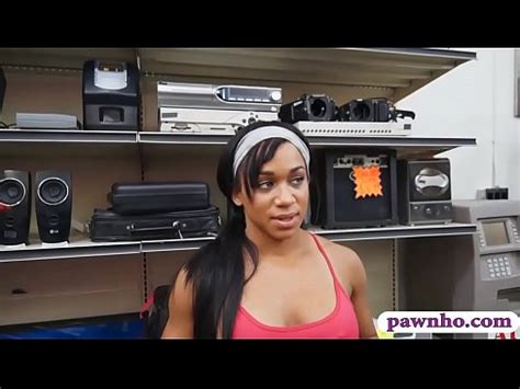 Chica musculosa es follada por el peón XVIDEOS