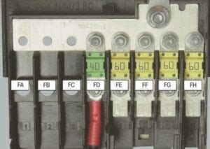 Схема плавких вставок под капотом Форд Фьюжн - Блок предохранителей ...