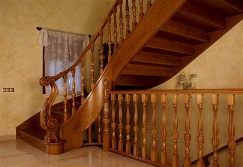 Перила деревянные для лестниц: как установить и выбрать