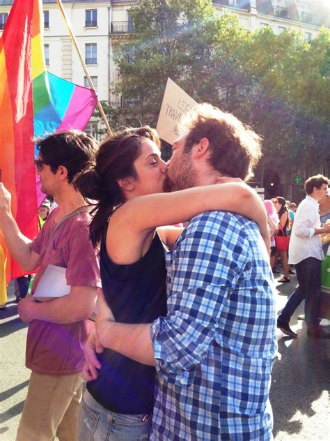Babado Forte Lgbt E Simpatizantes Imagens Da Parada Gay De Paris Direto De Paris