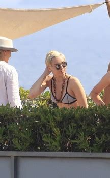 Miley Cyrus Bikini In Barcelona Mq Phun Org Forum