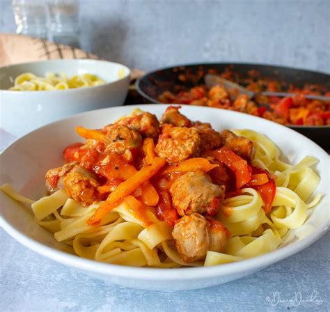 Delicious Cheap Family Meals - Easy Midweek Meals and More by Donna Dundas