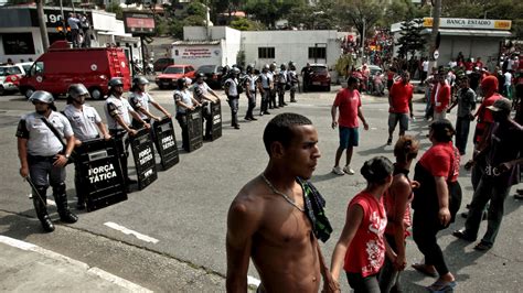 Fotos Sem teto protestam em São Paulo 02 04 2012 UOL Notícias