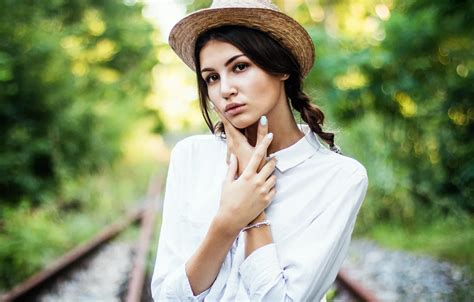 Обои girl hat photo eyes model lips face brunette на телефон и рабочий стол раздел