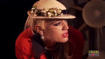 Morena cachonda coño mojado fue destruido por su esposo en la escalera XVIDEOS