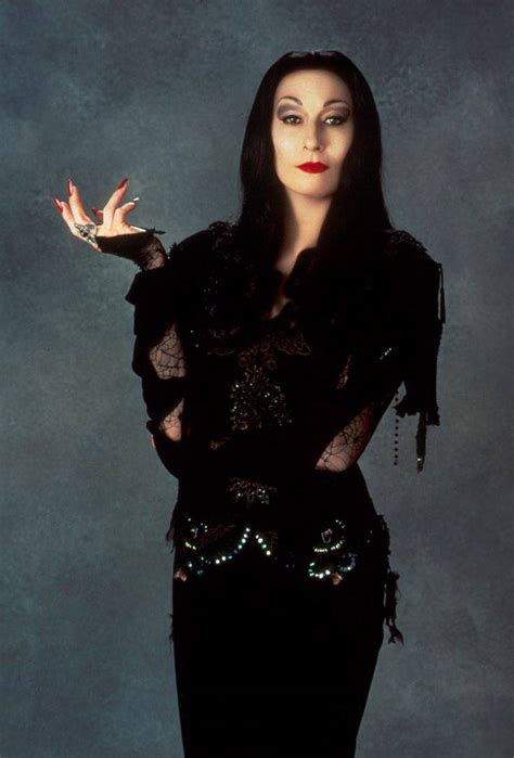 Los Locos Addams As Luce Anjelica Huston La Mujer Que Dio Vida A