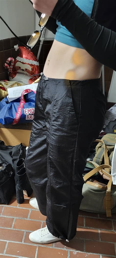 Blonde In Cargos Showing G String Straps Ass Forum