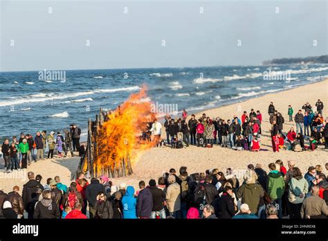 People Watch The Easter Fire At The Beach Stock Photo Alamy