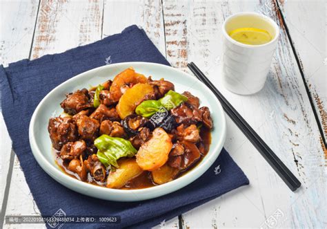 土豆香菇烧鸡中国菜系食品餐饮摄影素材汇图网