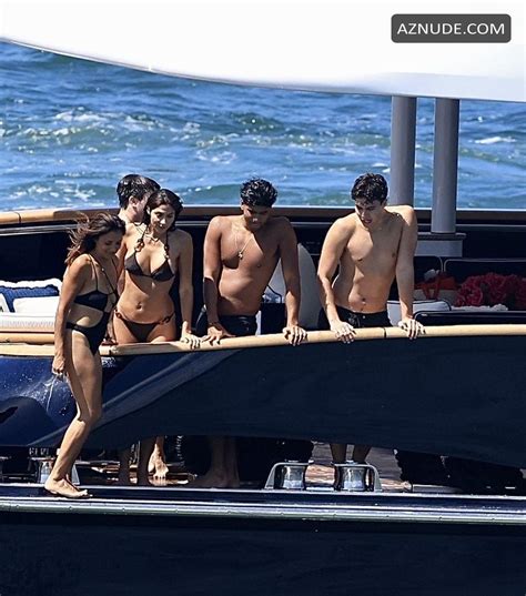 Pia Whitesell Sexy Seen With Patrick Whitesell Sizzles Her Hot Bikini Body On A Yacht In Sydney