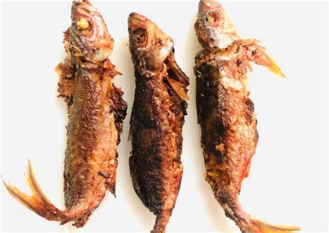 Crispy Fried Small Fish - Filipino Style Recipe by SpottedByD - Cookpad