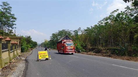 Jelang Arus Mudik Pelebaran Jalur Perlintasan Kereta Api Di Lumajang