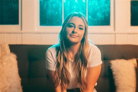 5 Hot Sexy Erin Kinsey Bikini Pics