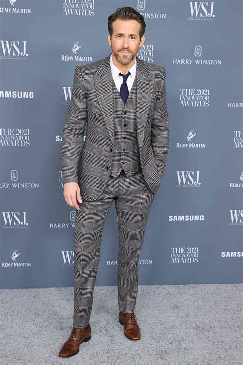 Ryan Reynolds Grey Suit Hitman Bodyguard Michael Bryce Suit