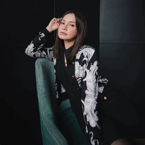 Once Gossiped As A Lesbian 8 Photos Of Rossa Who Still Enjoys Being Single Despite Being A