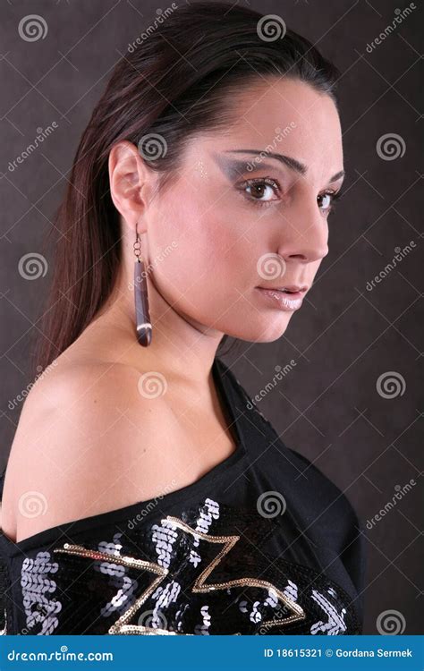 Brunette Bonito Imagem De Stock Imagem De Modelo Retrato