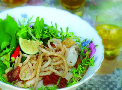 Cao lau Hoi An - Hoi An Food Tour