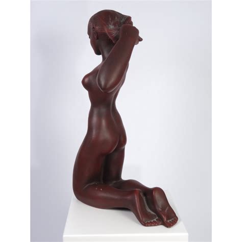 Nude Kneeling Down By Achatit