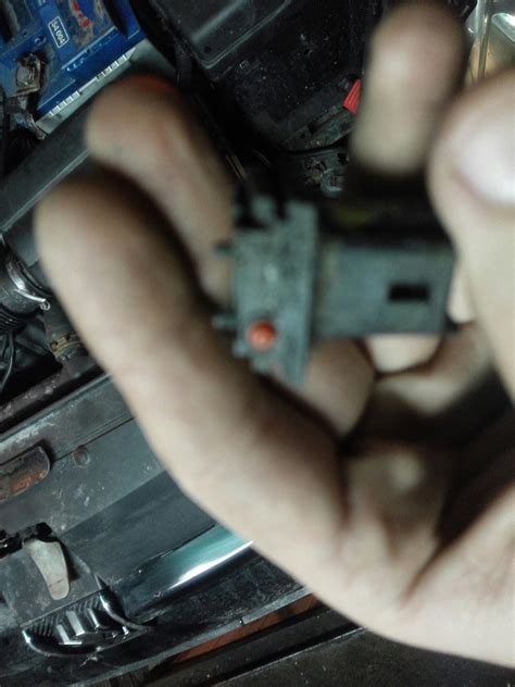 Кнопка багажника — Peugeot 307, 2 л, 2003 года | тюнинг | DRIVE2