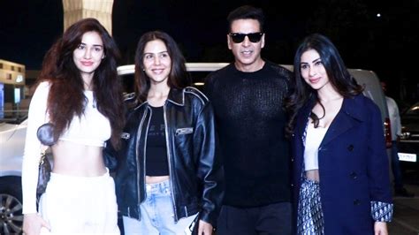 Akshay Kumar Disha Patani Mouni Roy Sonam Bajwa Jet Off To America