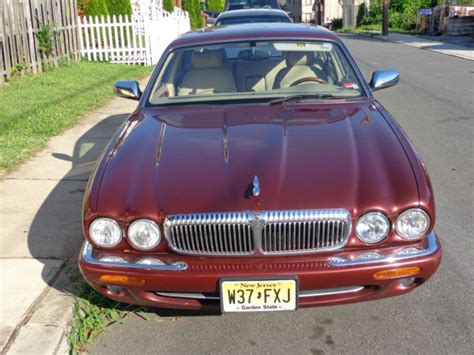 1999 Jaguar XJ8 Vanden Plas Only 87k Miles Burgundy Roof Runs Great