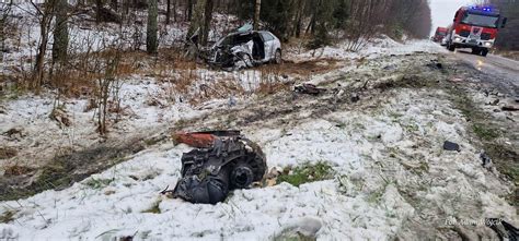 Wypadek koło Sławoborza Zderzenie ciężarówki z autem osobowym ZDJĘCIA