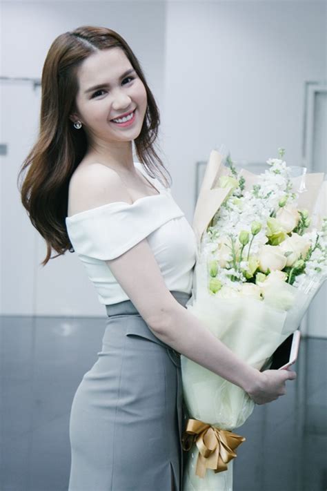 Ng C Trinh Xinh P R Ng Ng I T I S Ki N Ra M T Hot Boy N I Lo N Tin Sao Vi T