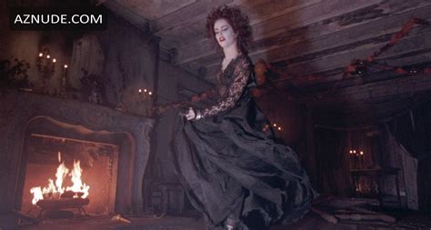 AMELIA KINKADE Nude AZNude