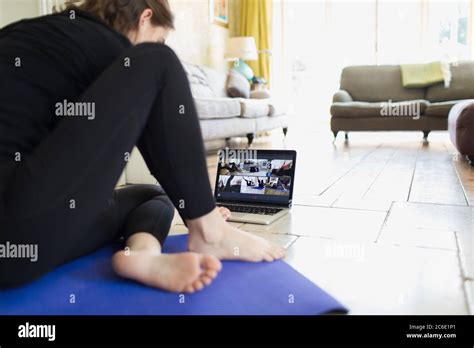 Yoga Mature Class Hi Res Stock Photography And Images Alamy