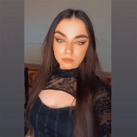 Alina🖤 Valina29 On Threads
