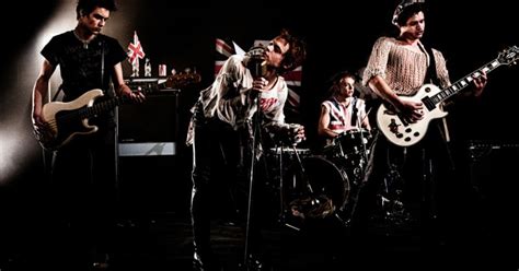 Это неуважительное дерьмо Фронтмен Sex Pistols грозится засудить Дэнни Бойла за съёмки