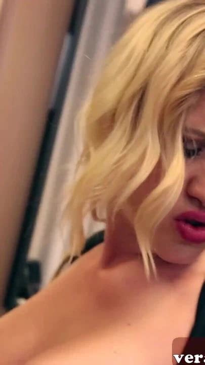 Spektakulärer moment von Deutsche blonde Friseurin mit dicken titten verführt kunden zum sex