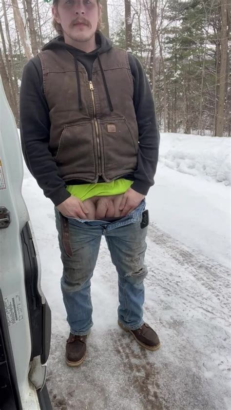 Hot Redneck Dude Pisses Outside ThisVid