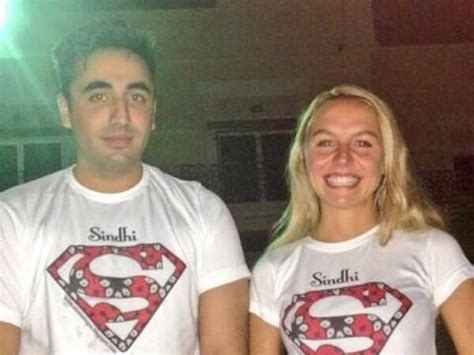 Hina Rabbani Khar Hot Kiss With Bilawal Bhutto Video