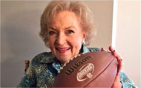Betty White Aka Tvs Golden Girl Passes Away At 99 Netizens Remember