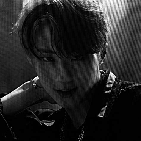 𝐉𝐈𝐔𝐍𝐆 Dark Aesthetic Black And White Icon